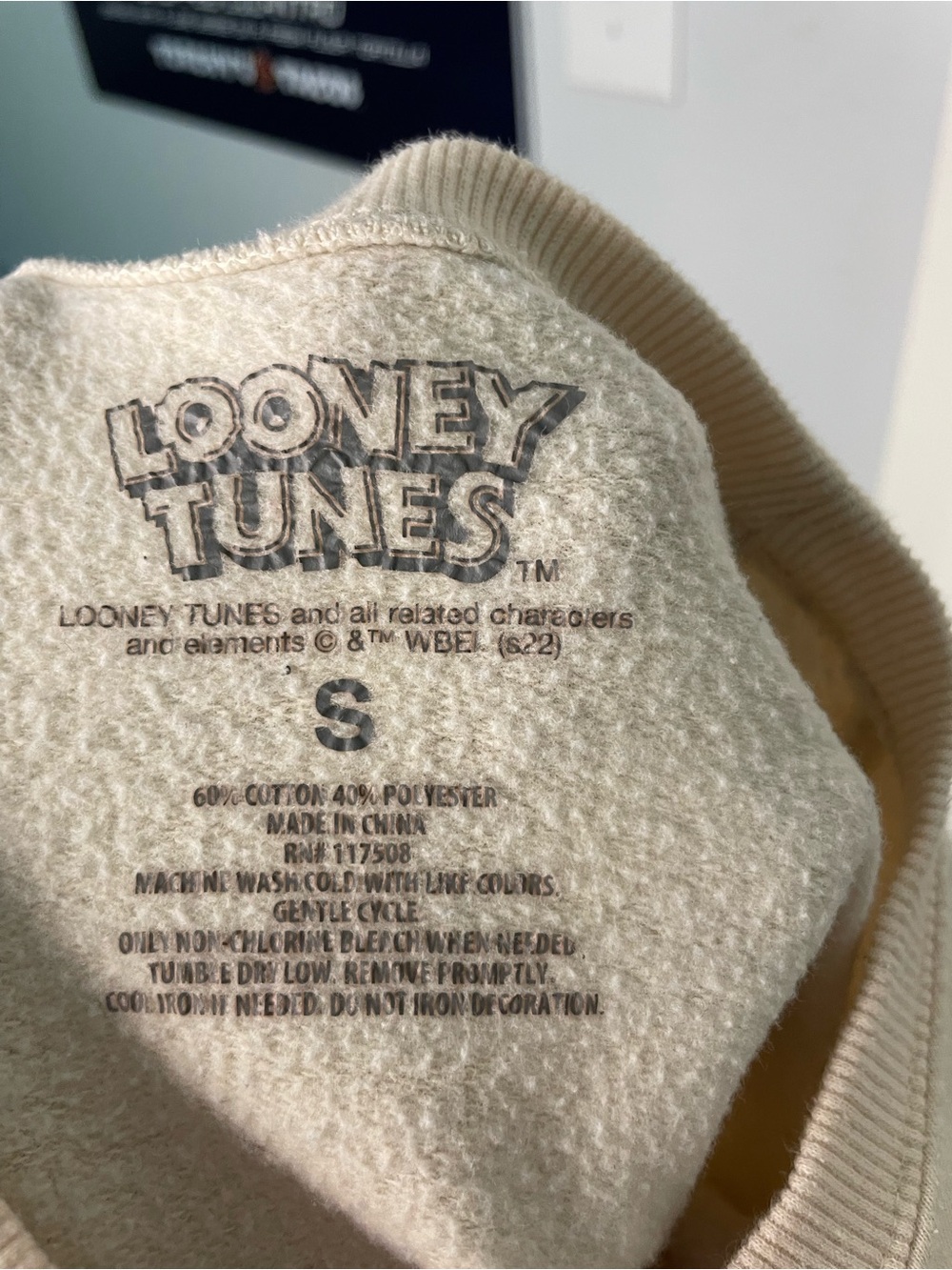 Looney Tunes Graphic Crewneck Sweatshirt Small - Picture 6 of 10